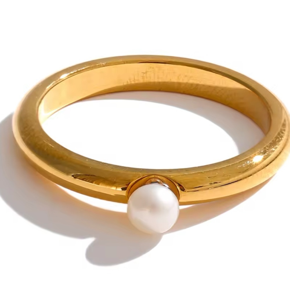 Chic Fashion Ring in Stainless Steel Inlaid Genuine
Freshwater Pearl Size 8 PVD - Picture 3 of 5